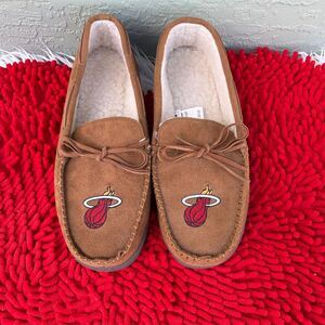 FOCO Miami Heat Men's Moccasin Slippers Brown Medium NBA Casual size 9-10